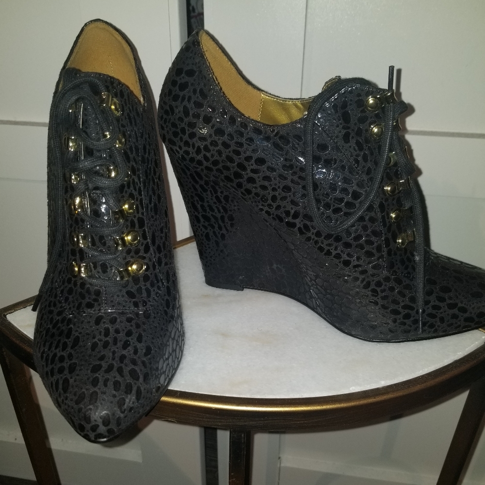 Black Christian Siriano textured shoeties